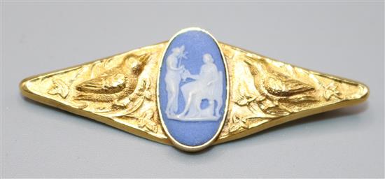15ct gold brooch